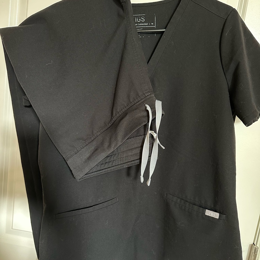 Figs Black Scrub Top and Pants Set